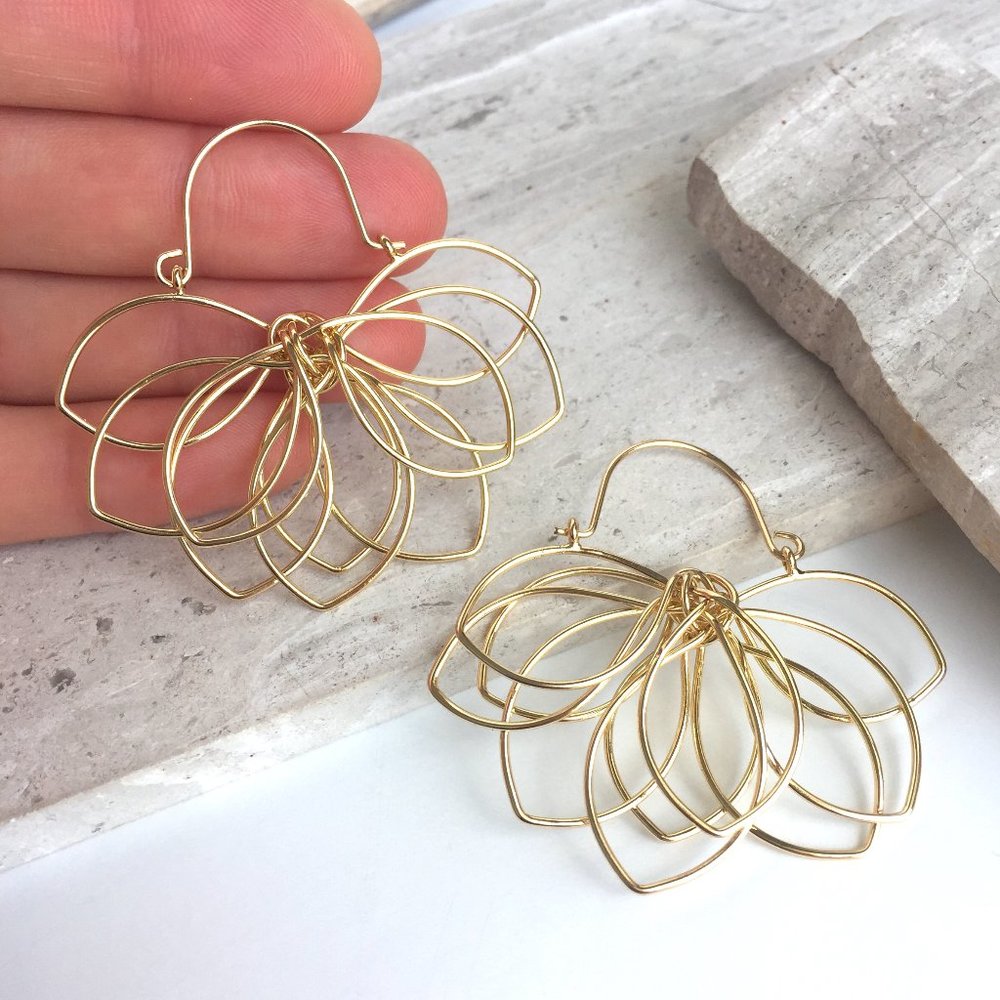 NEW~ Anthropologie Floral Pop-Up Post Earrings - Picture 4 of 9
